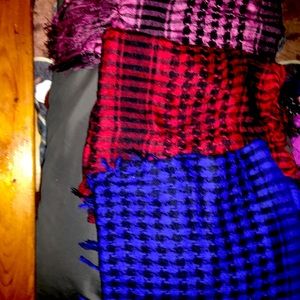 3 square scarfs